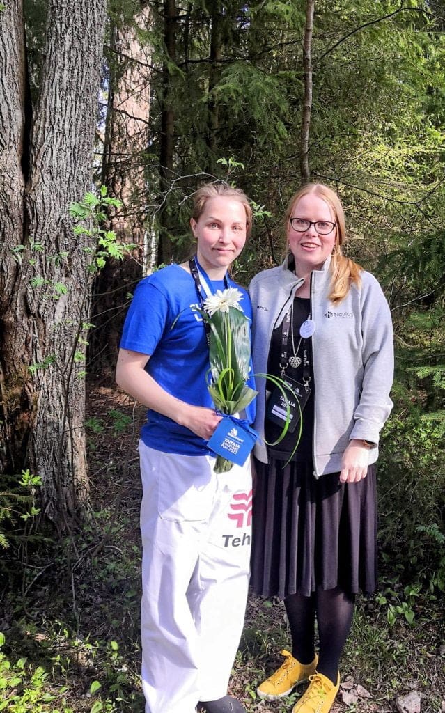 Valokuva Taitaja 2022 Novidan vuosi 2022

Lähihoitajatyön hopeaa sai Elina Tapio Loimaalta, valmentajanaan opettaja Heidi Haapaniemi-Kahala.